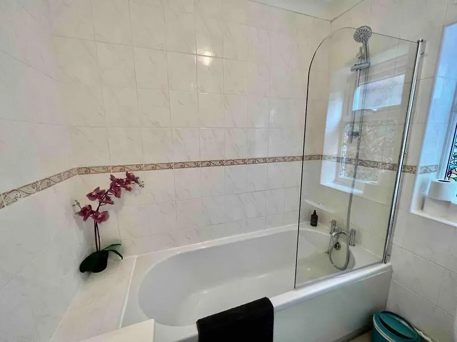 Central Cambridge Fig Tree House Flat 1 0*,
